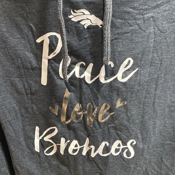 Lightweight hooded Broncos pullover - Picture 2 of 4
